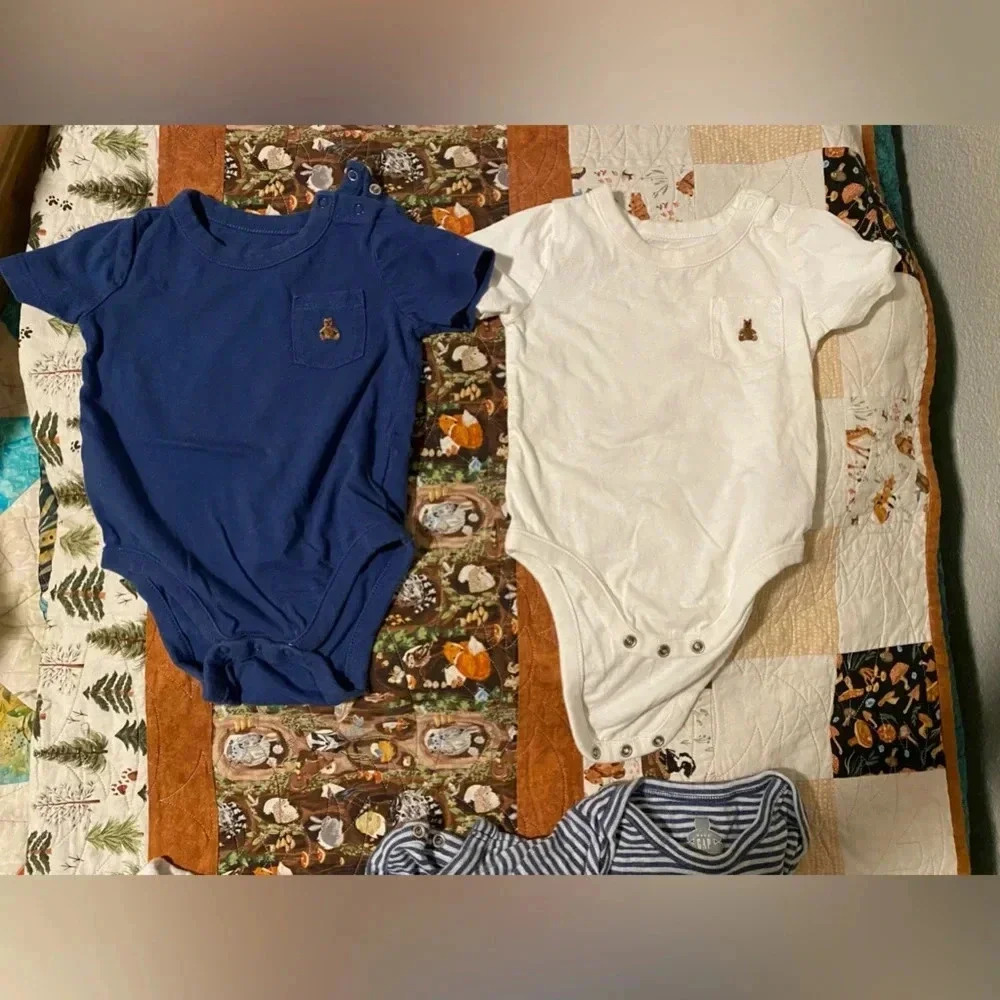 Baby Gap Onesie Bundle - Picture 5 of 6